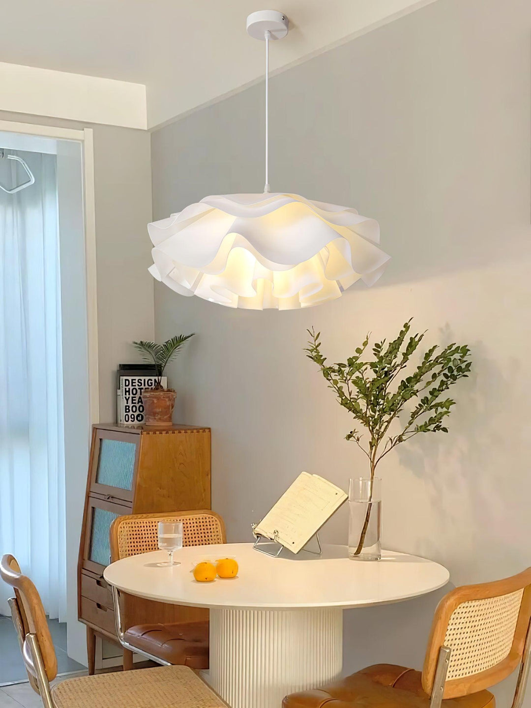 Lampa Wisząca w Kształcie Kwiatu, Biała