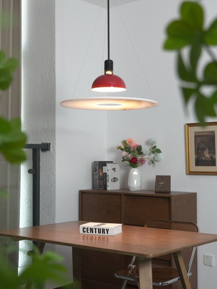 Lampa wisząca w kształcie latającego talerza