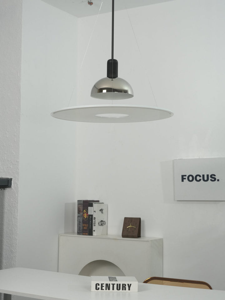 Lampa wisząca w kształcie latającego talerza