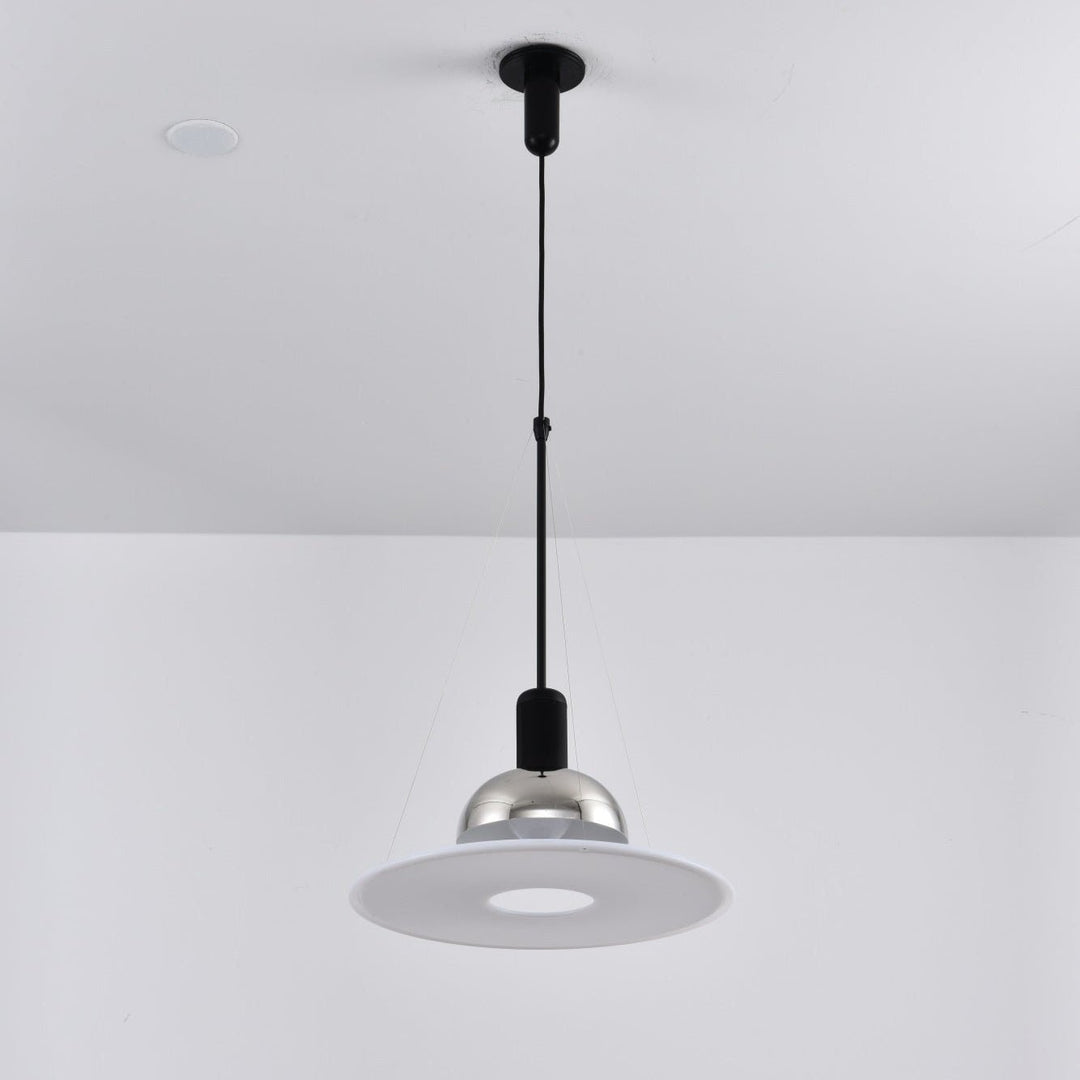 Lampa wisząca w kształcie latającego talerza