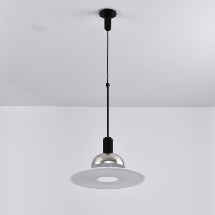 Lampa wisząca w kształcie latającego talerza