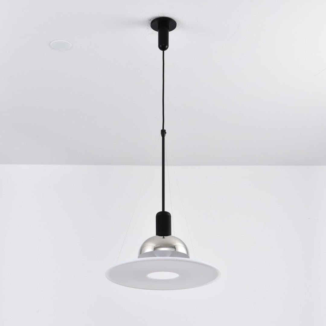 Lampa wisząca w kształcie latającego talerza