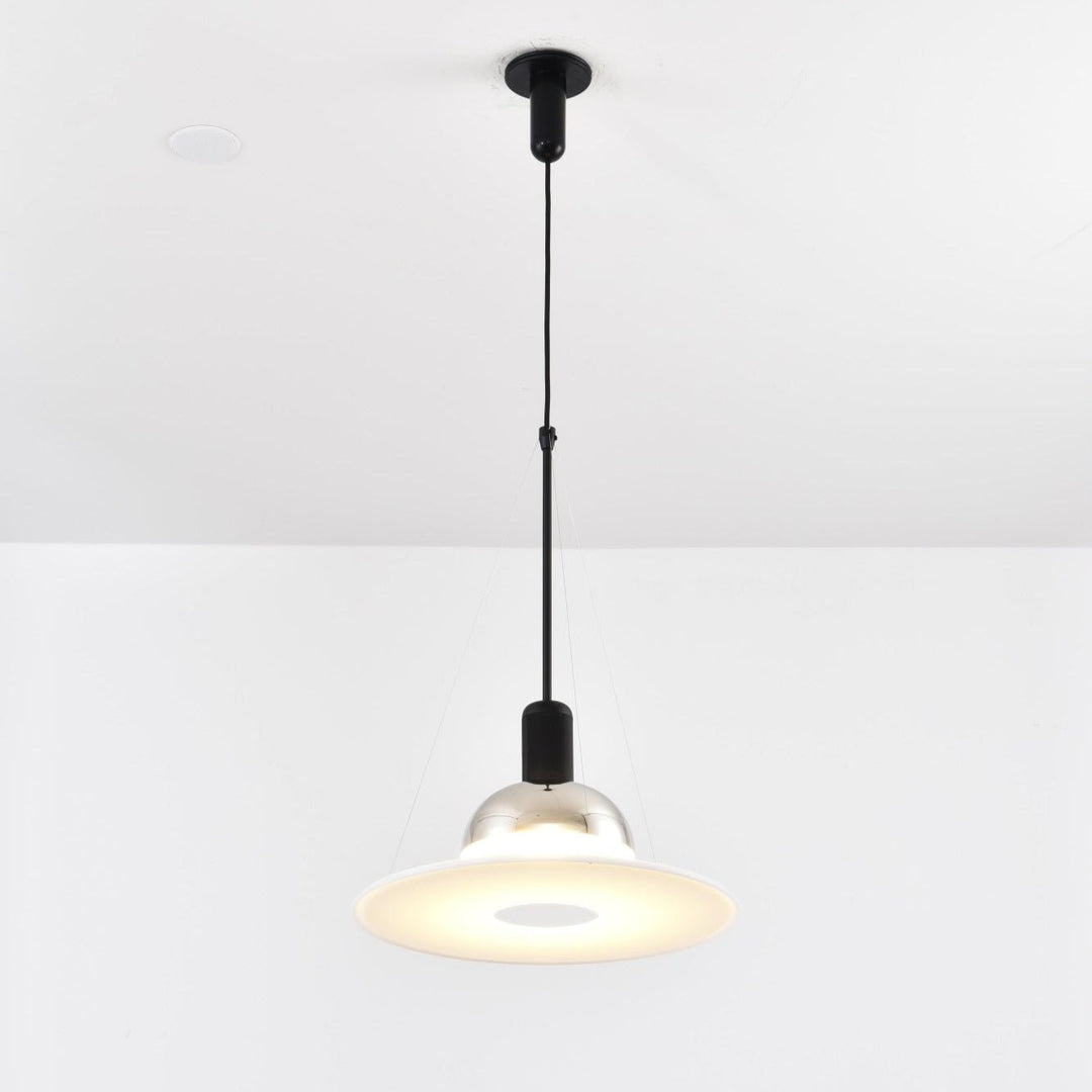 Lampa wisząca w kształcie latającego talerza