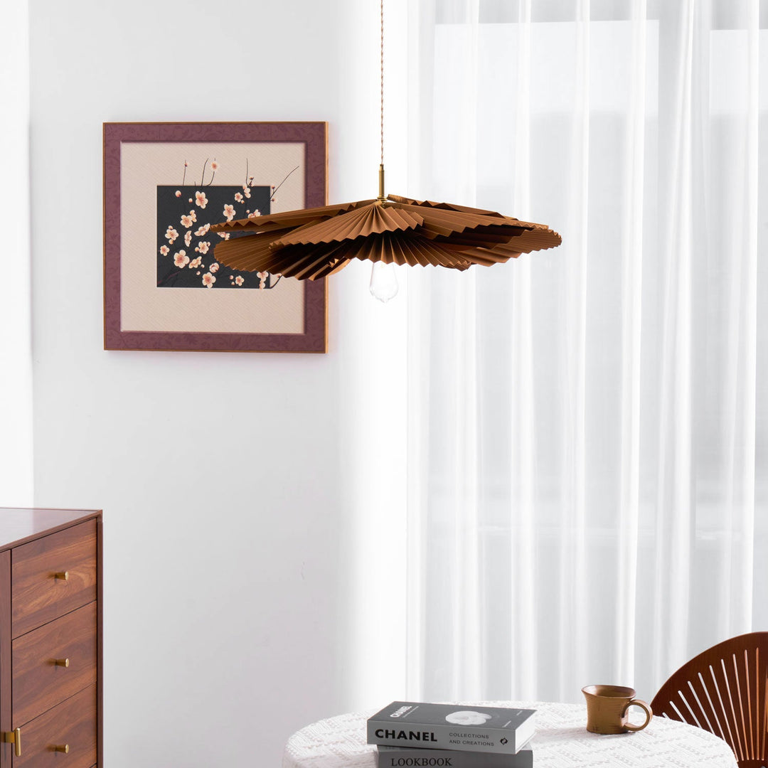 Lampa wisząca z liści lotosu w formie złożonej