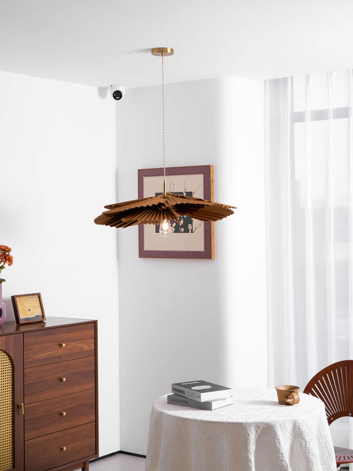 Lampa wisząca z liści lotosu w formie złożonej