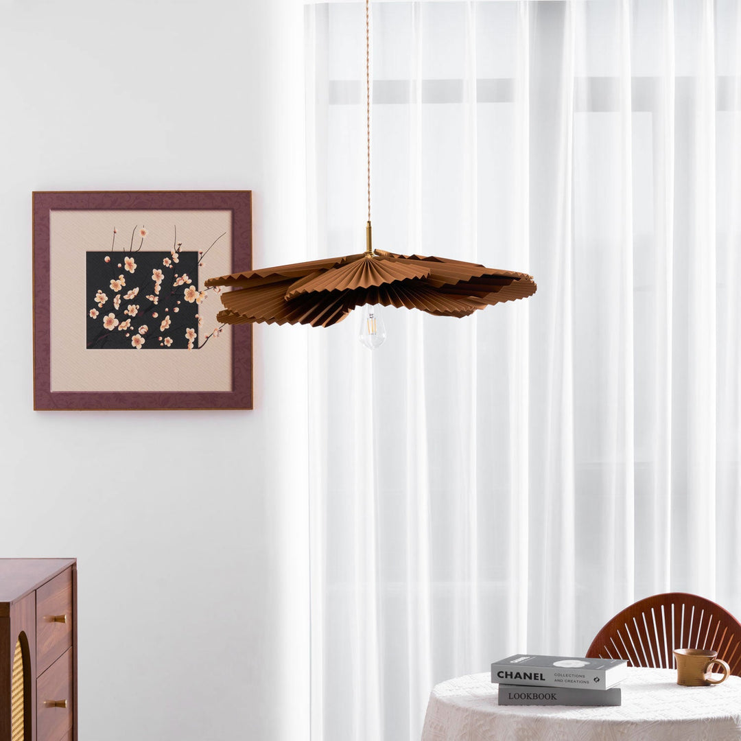 Lampa wisząca z liści lotosu w formie złożonej