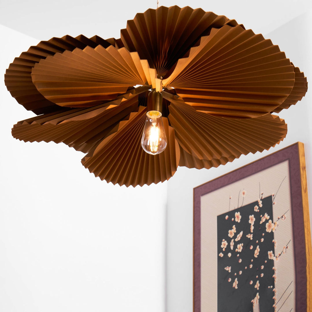 Lampa wisząca z liści lotosu w formie złożonej