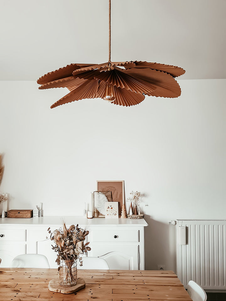 Lampa wisząca z liści lotosu w formie złożonej