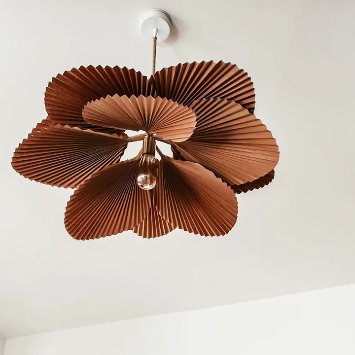 Lampa wisząca z liści lotosu w formie złożonej