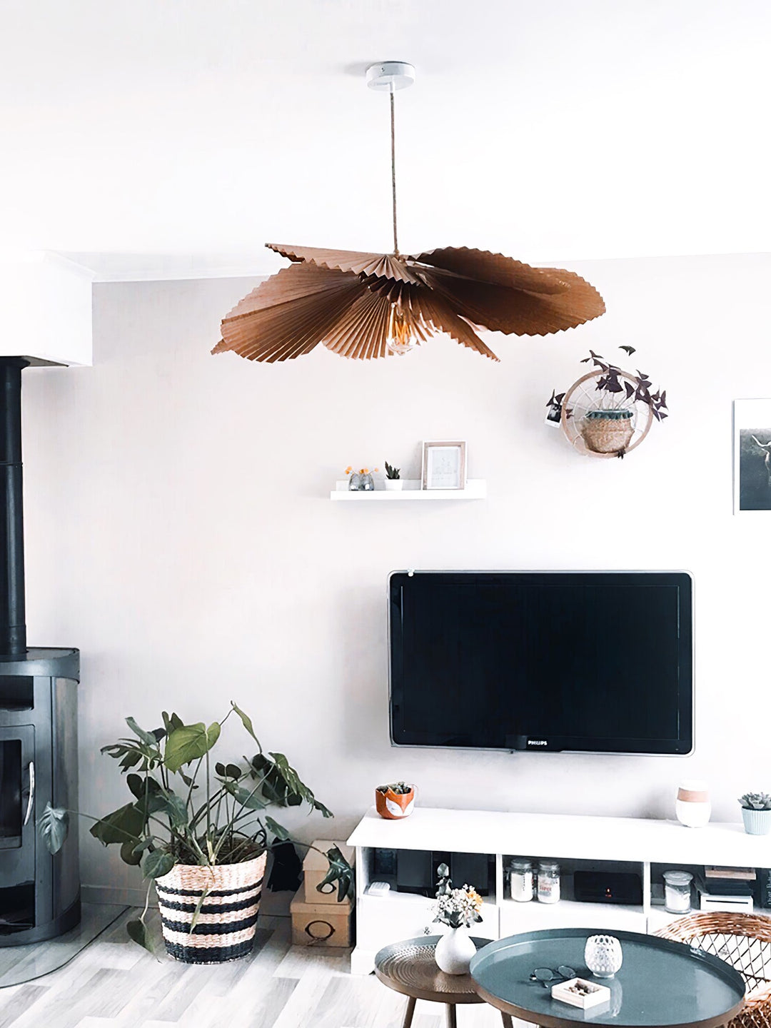Lampa wisząca z liści lotosu w formie złożonej