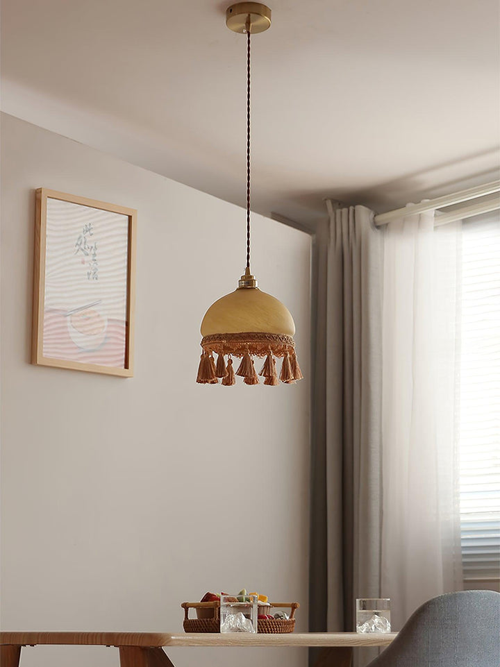 Lampa wisząca z mosiądzu z frędzlami francuskimi