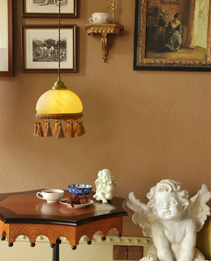 Lampa wisząca z mosiądzu z frędzlami francuskimi