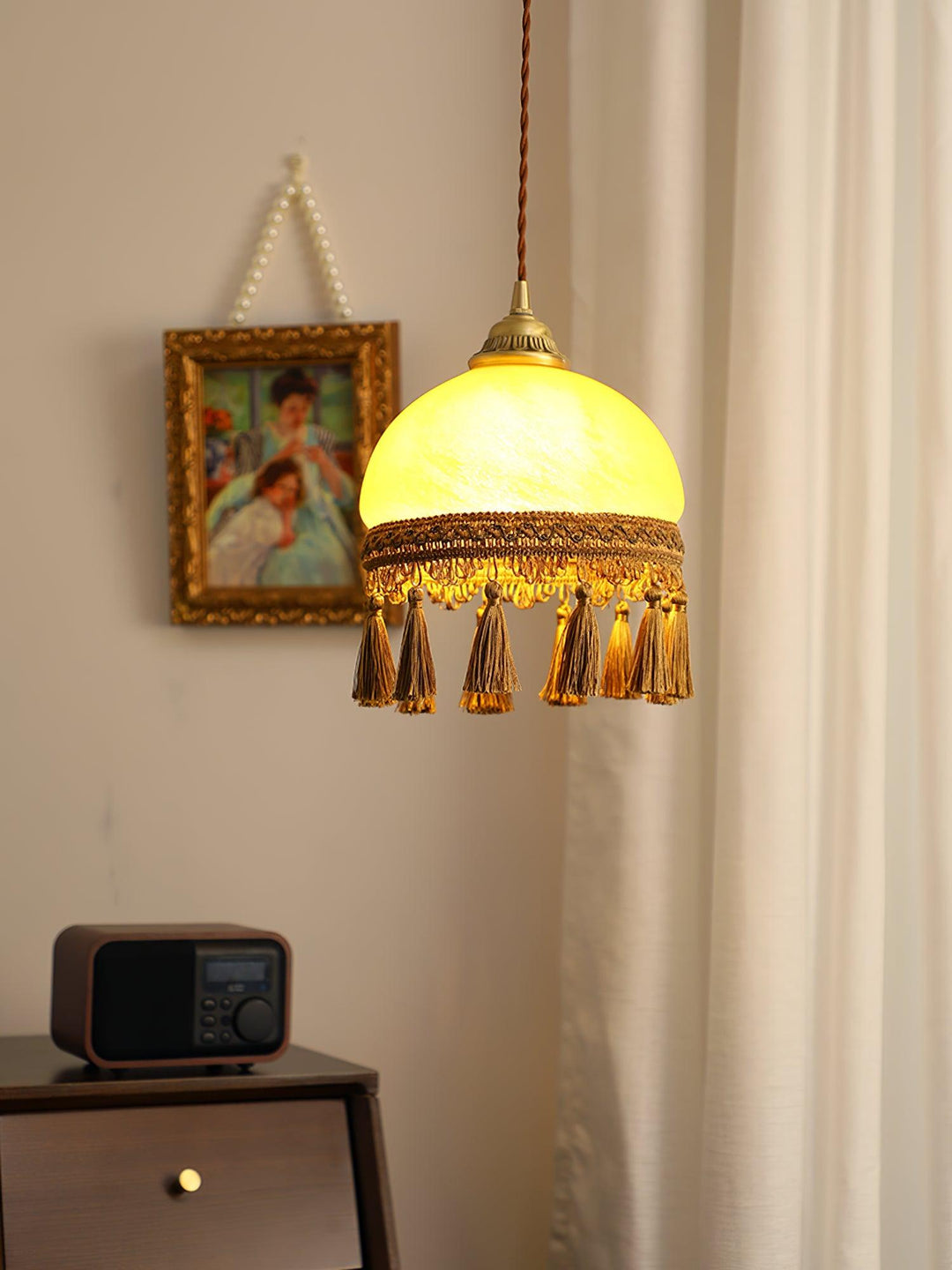Lampa wisząca z mosiądzu z frędzlami francuskimi