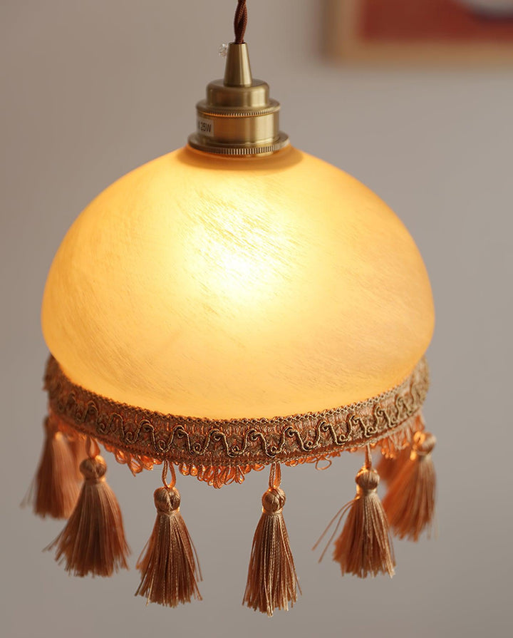 Lampa wisząca z mosiądzu z frędzlami francuskimi