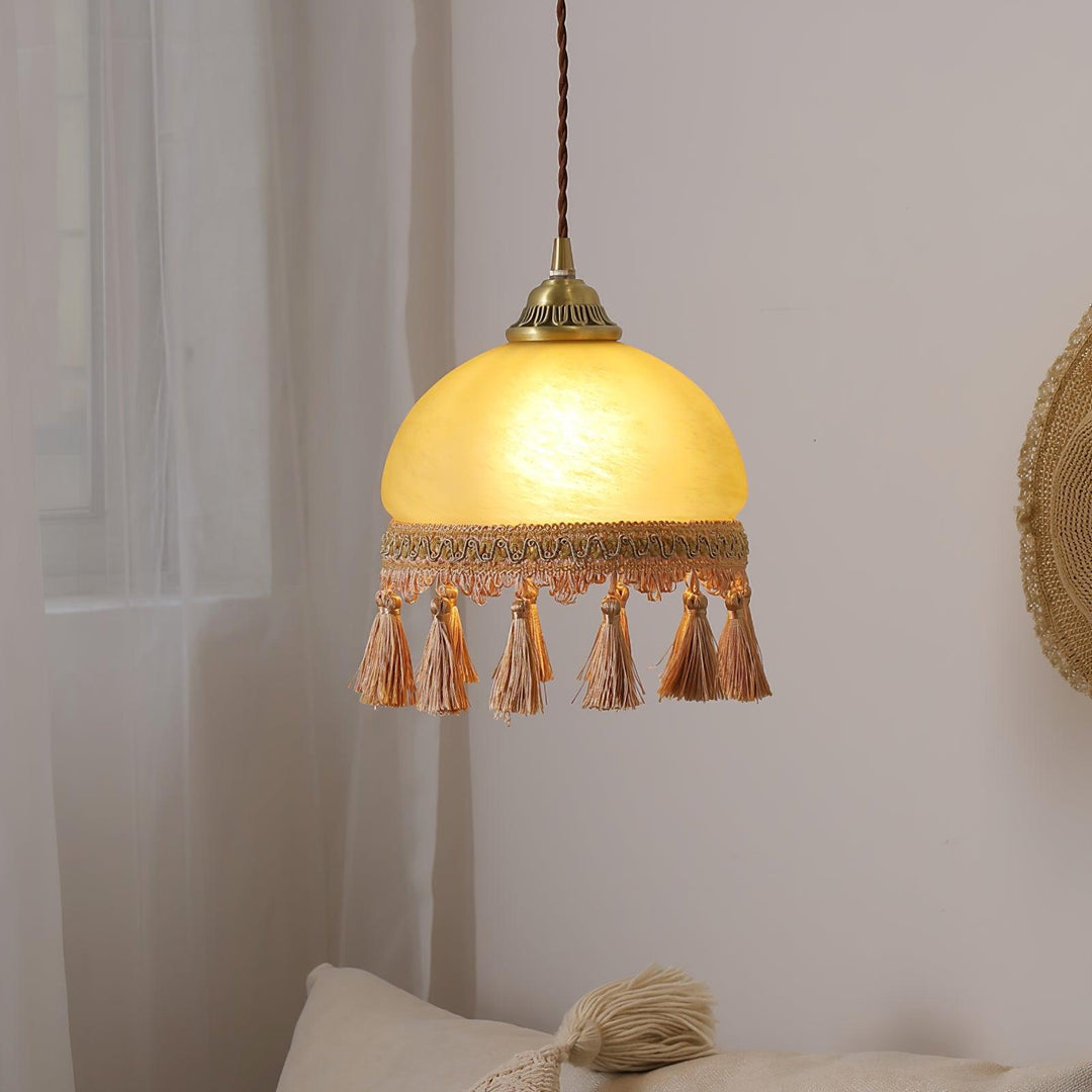 Lampa wisząca z mosiądzu z frędzlami francuskimi