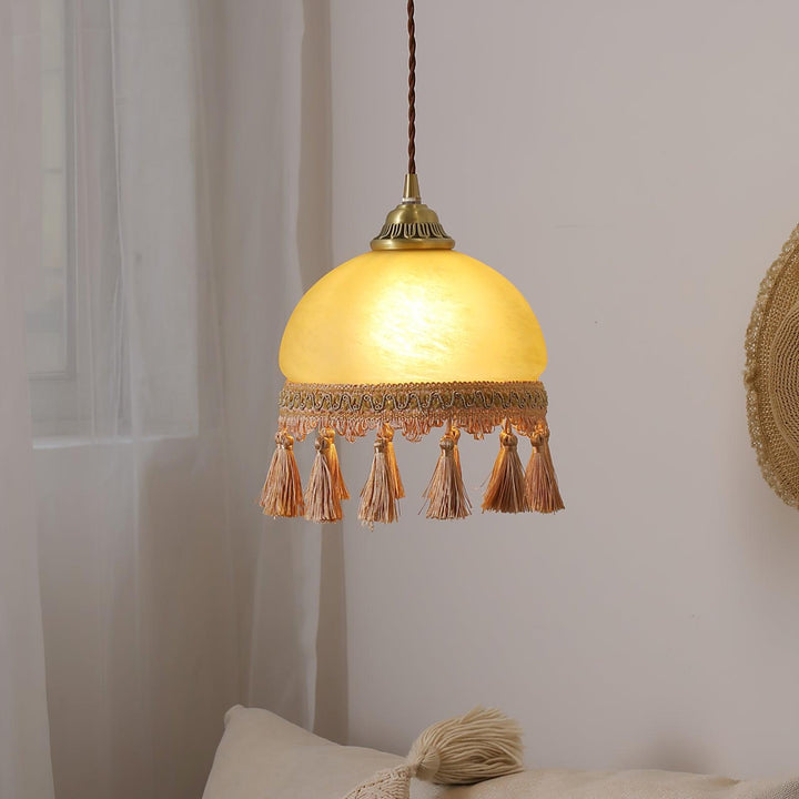 Lampa wisząca z mosiądzu z frędzlami francuskimi