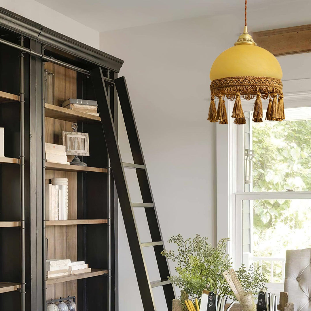 Lampa wisząca z mosiądzu z frędzlami francuskimi