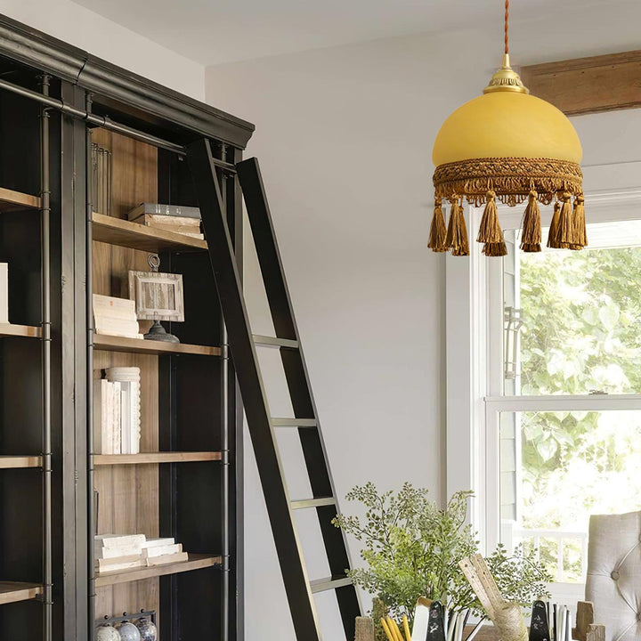 Lampa wisząca z mosiądzu z frędzlami francuskimi