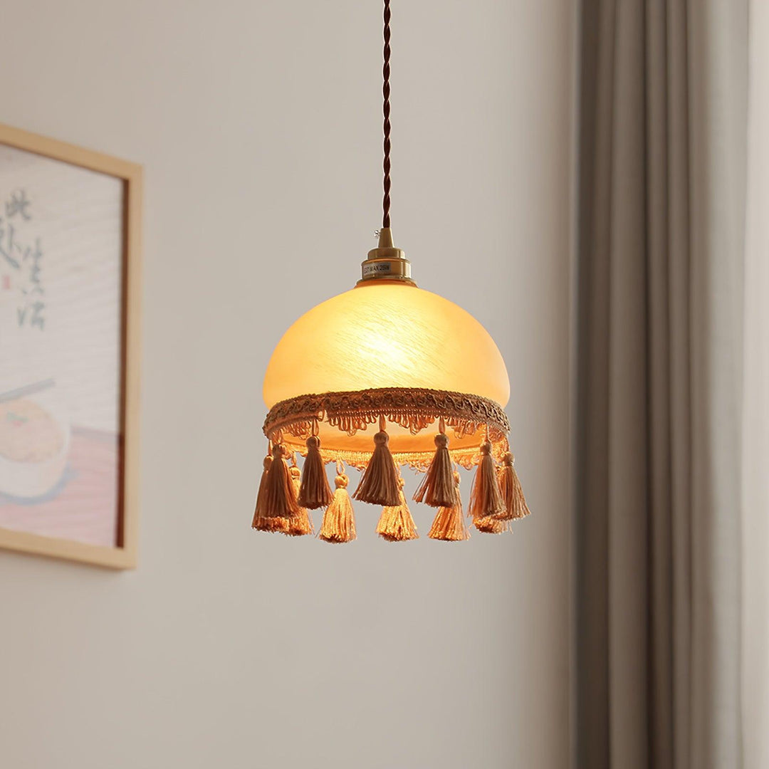 Lampa wisząca z mosiądzu z frędzlami francuskimi