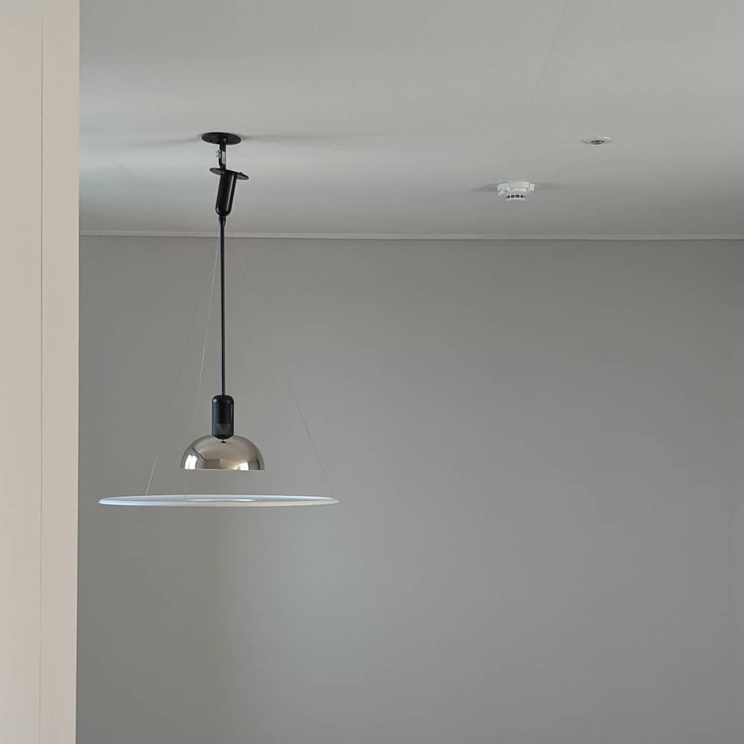 Lampa wisząca w kształcie latającego talerza