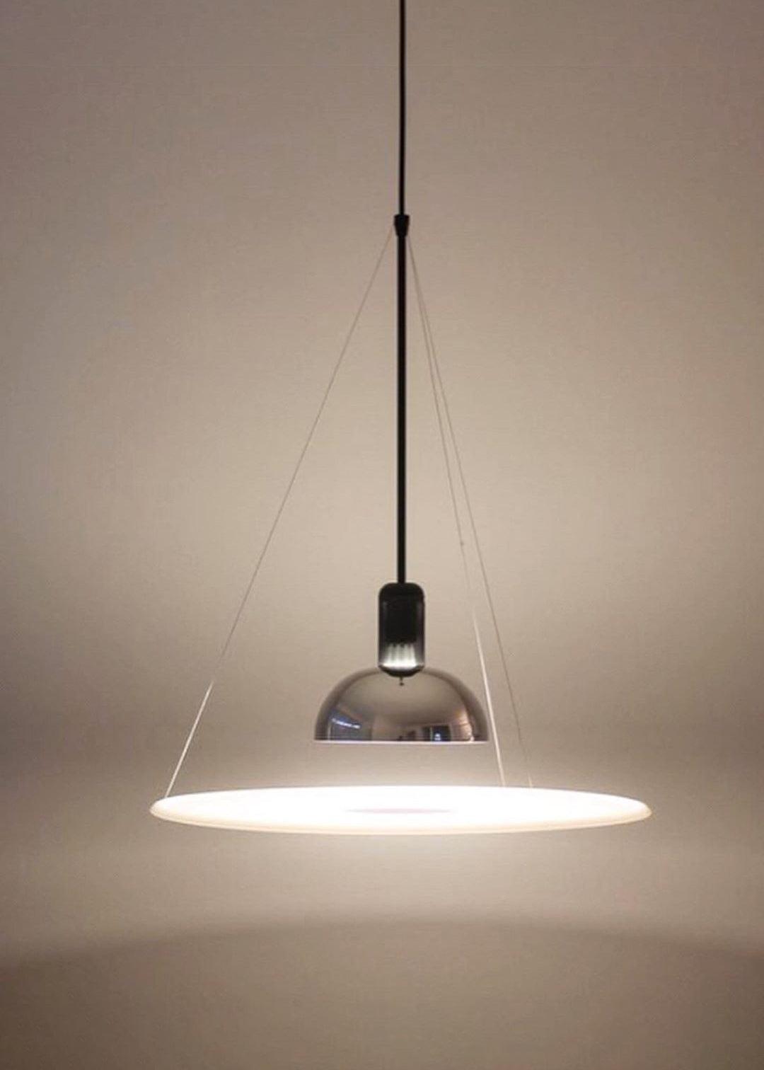 Lampa wisząca w kształcie latającego talerza