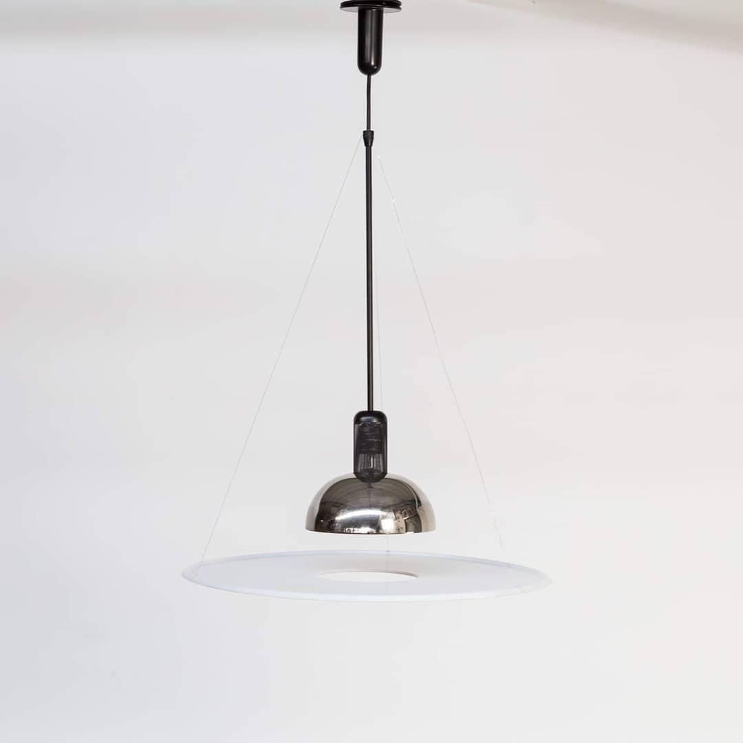 Lampa wisząca w kształcie latającego talerza
