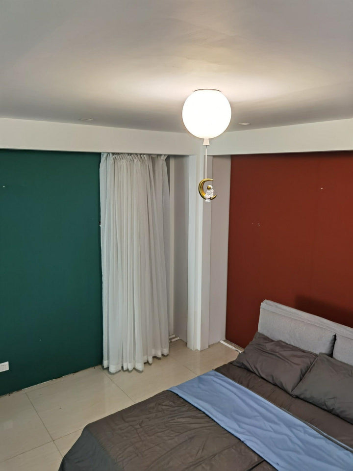 Lampa sufitowa Frosted Balloon z matowym kloszem