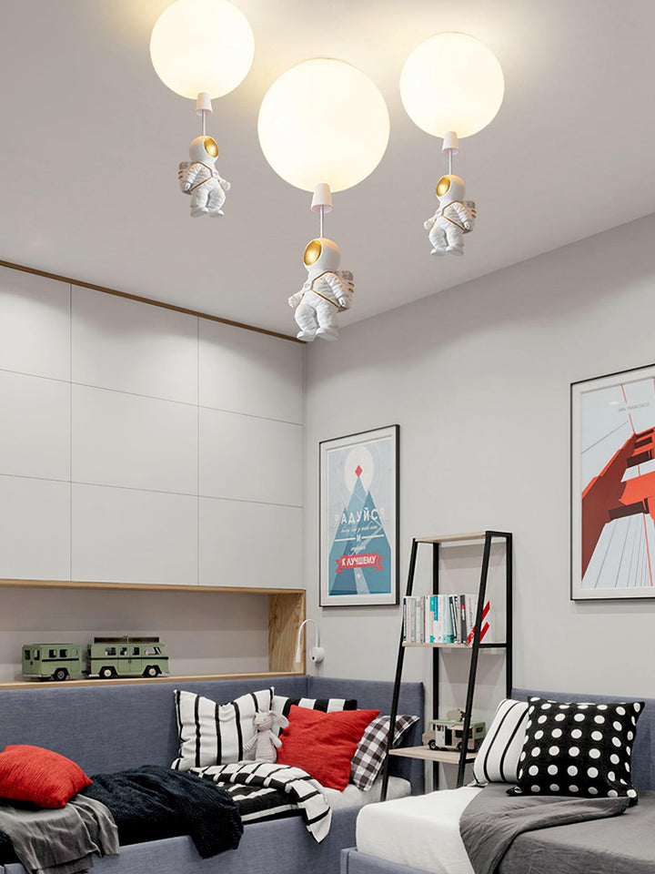 Lampa sufitowa Frosted Balloon z matowym kloszem