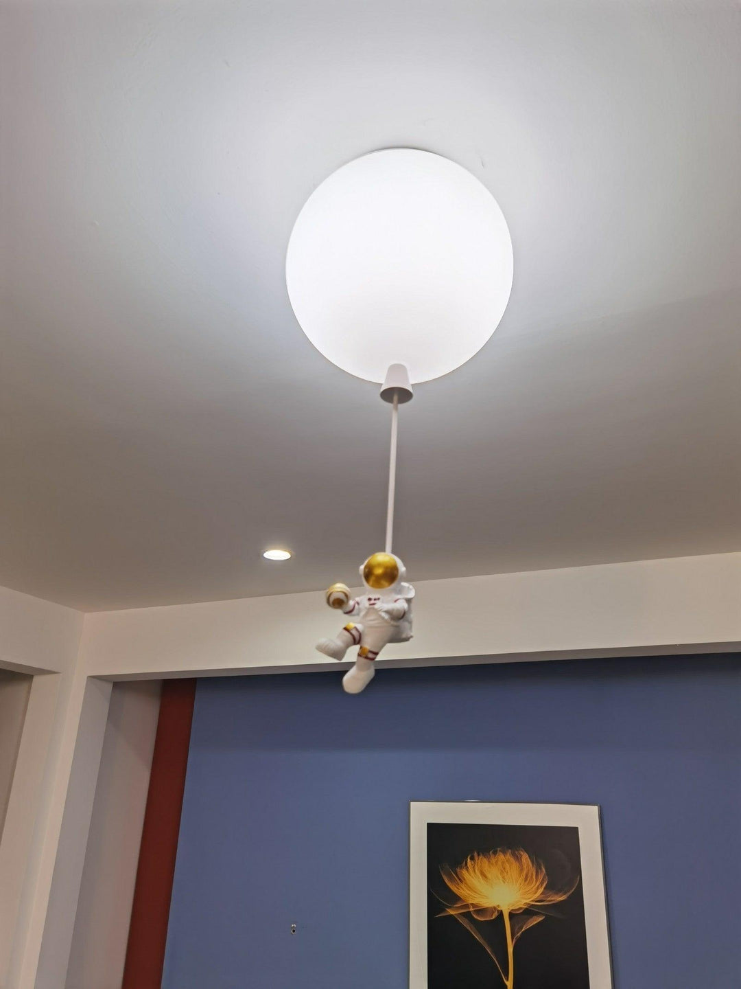 Lampa sufitowa Frosted Balloon z matowym kloszem