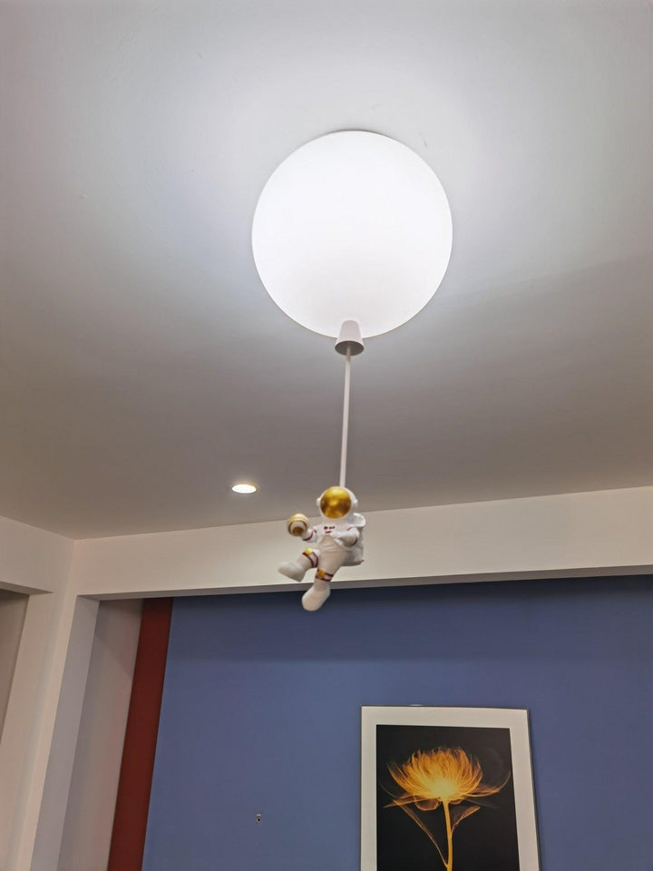 Lampa sufitowa Frosted Balloon z matowym kloszem