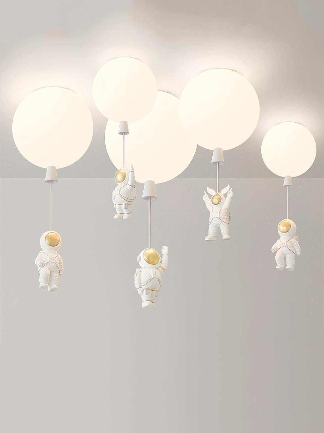 Lampa sufitowa Frosted Balloon z matowym kloszem
