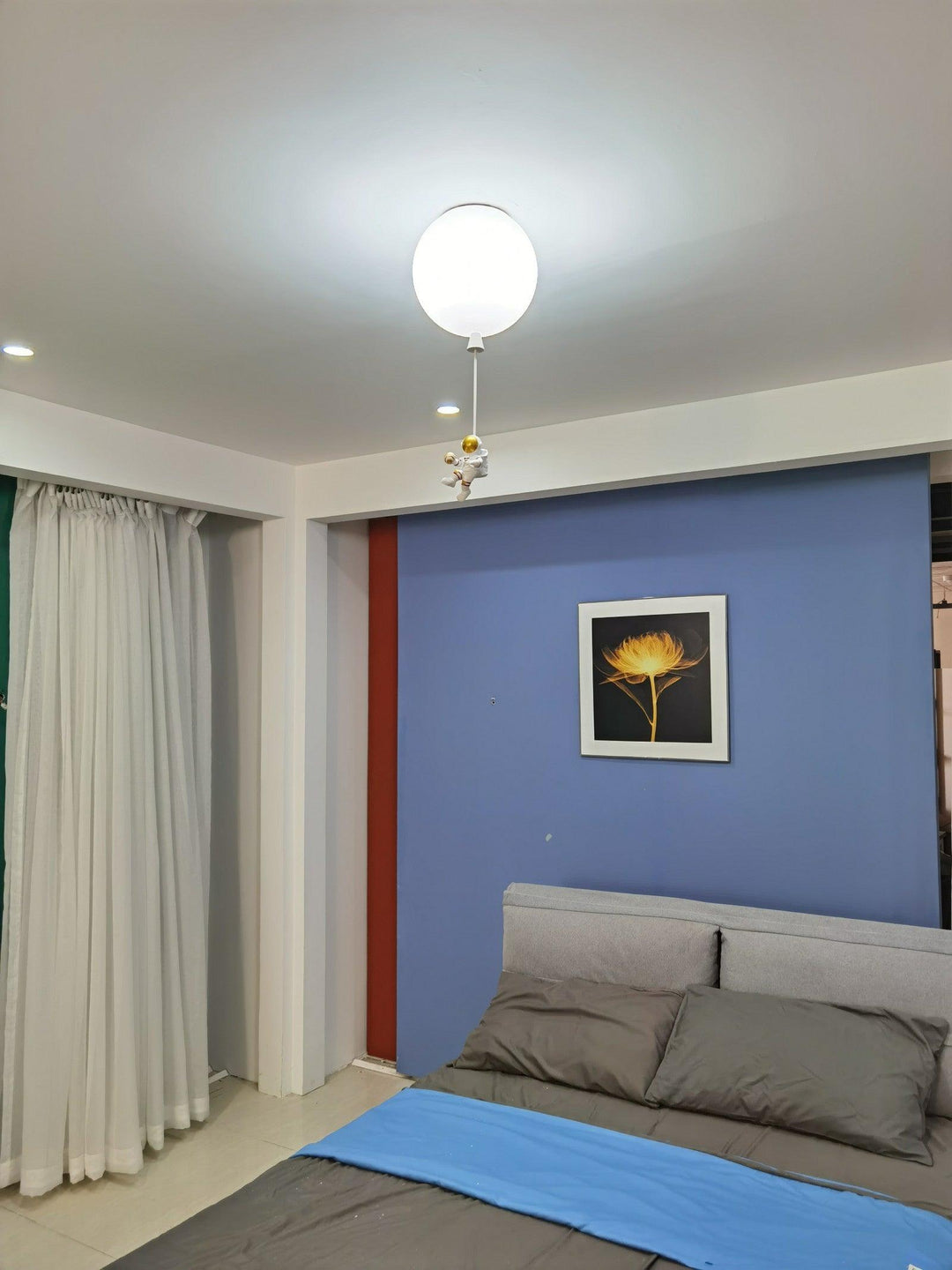 Lampa sufitowa Frosted Balloon z matowym kloszem