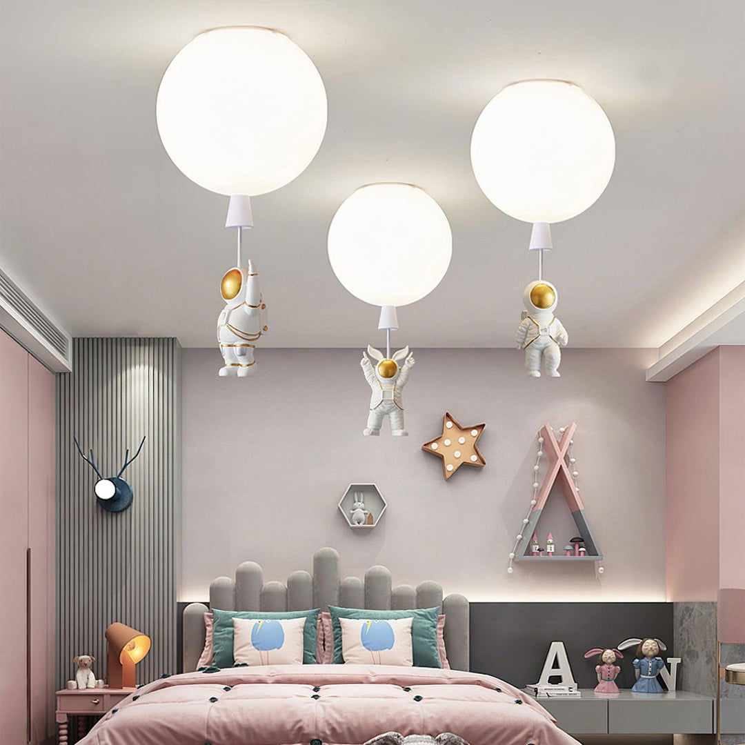 Lampa sufitowa Frosted Balloon z matowym kloszem