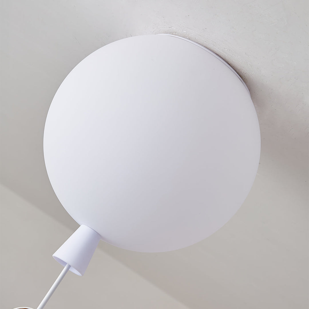 Lampa sufitowa Frosted Balloon z matowym kloszem