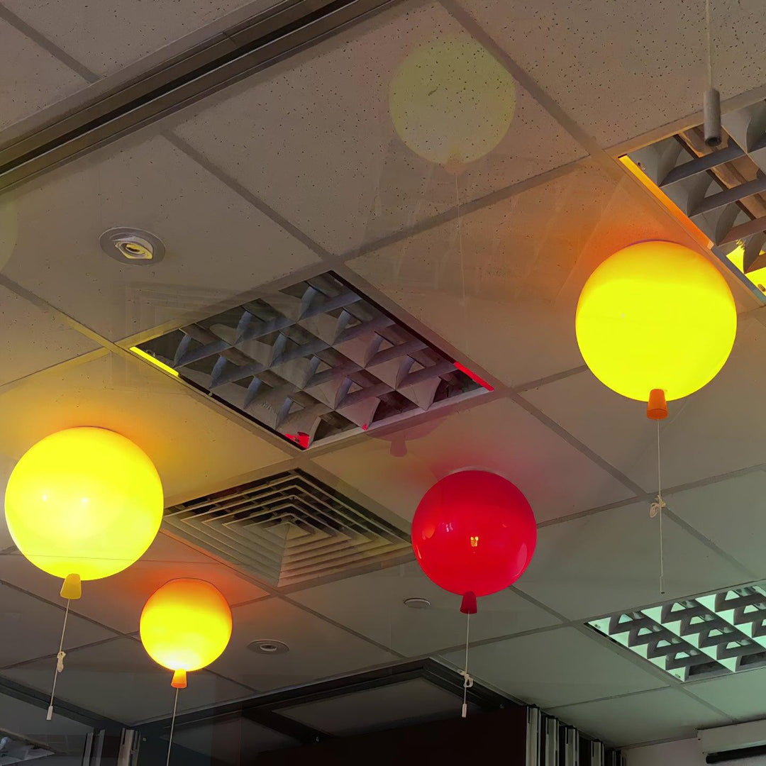 Lampa sufitowa Frosted Balloon z matowym kloszem