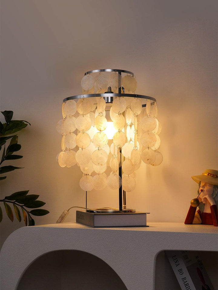 Lampa stołowa z muszli
