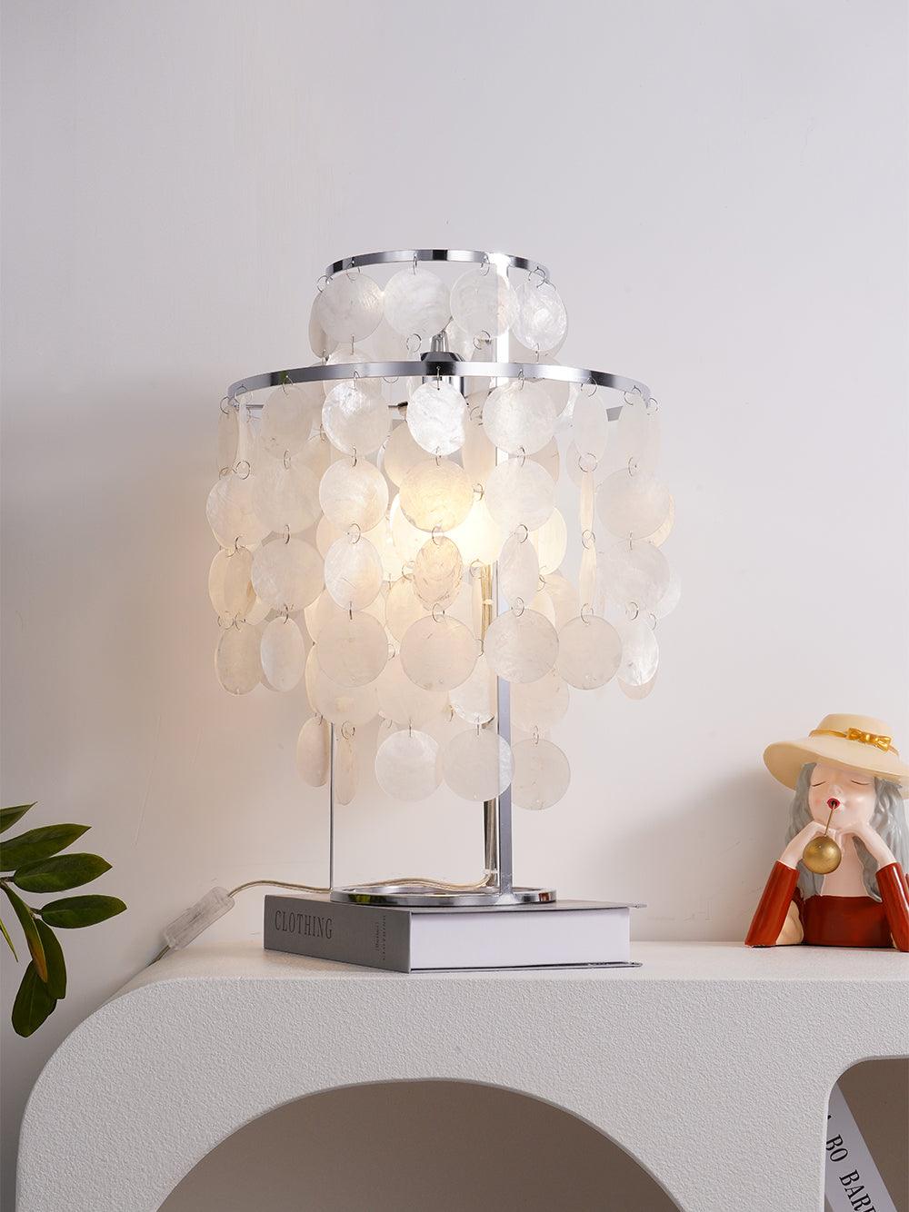 Lampa stołowa z muszli
