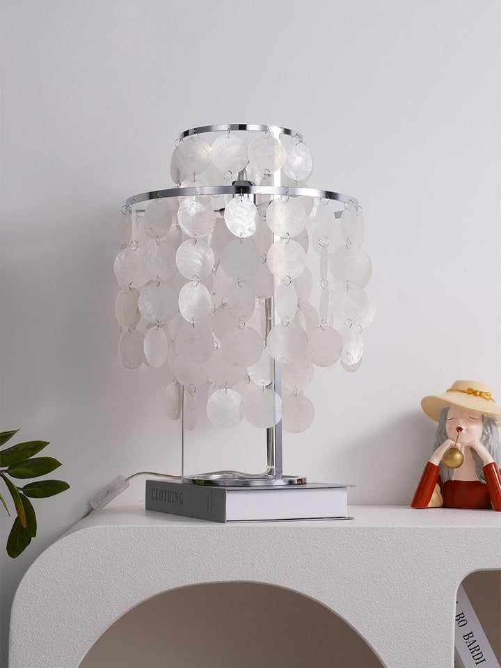 Lampa stołowa z muszli