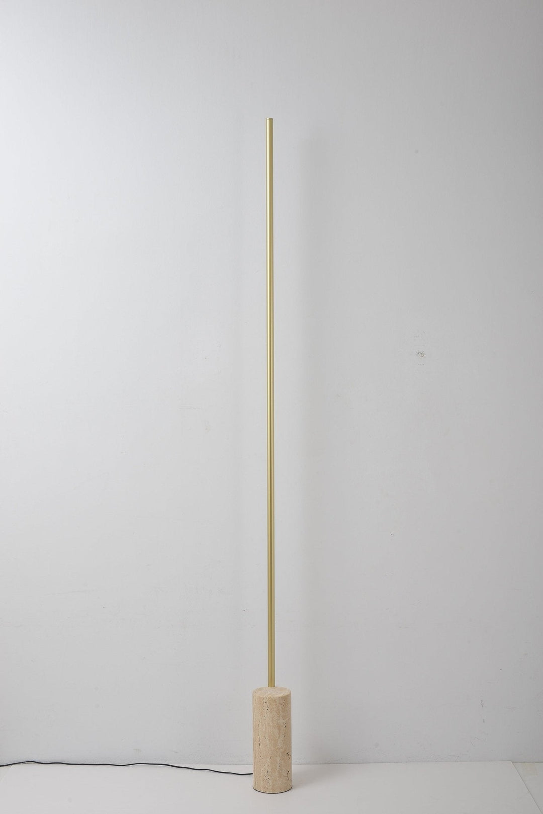 Lampa podłogowa w geometrycznym stylu
