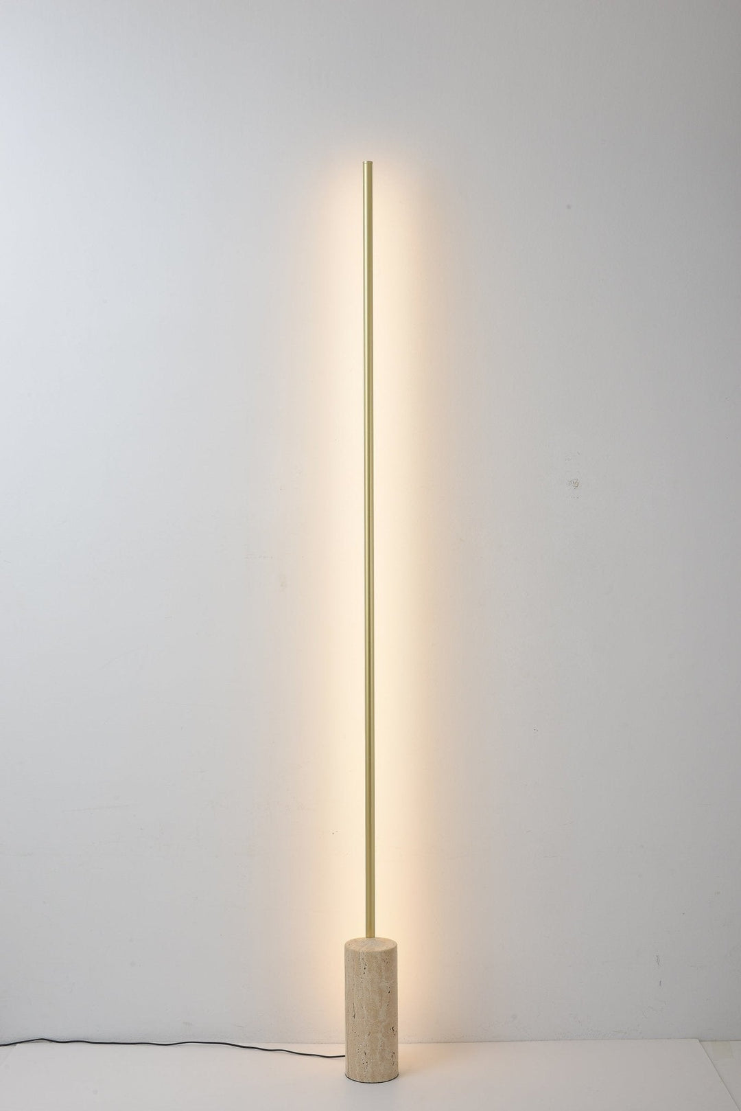 Lampa podłogowa w geometrycznym stylu