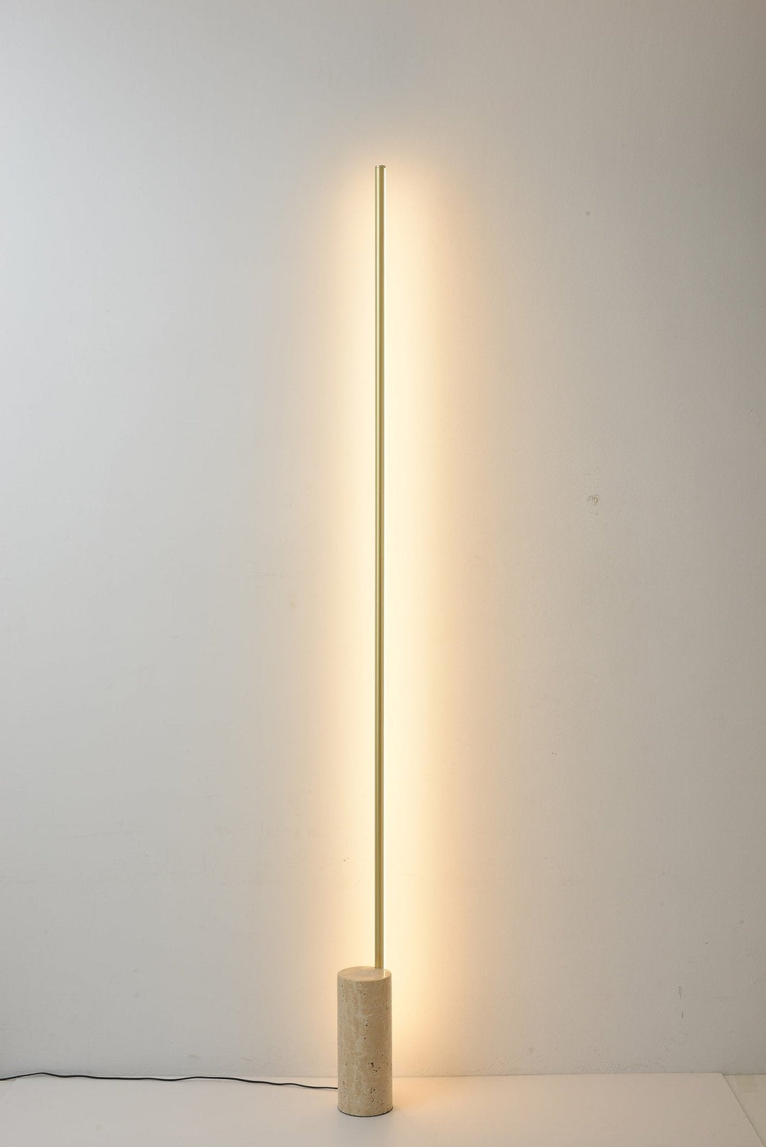 Lampa podłogowa w geometrycznym stylu