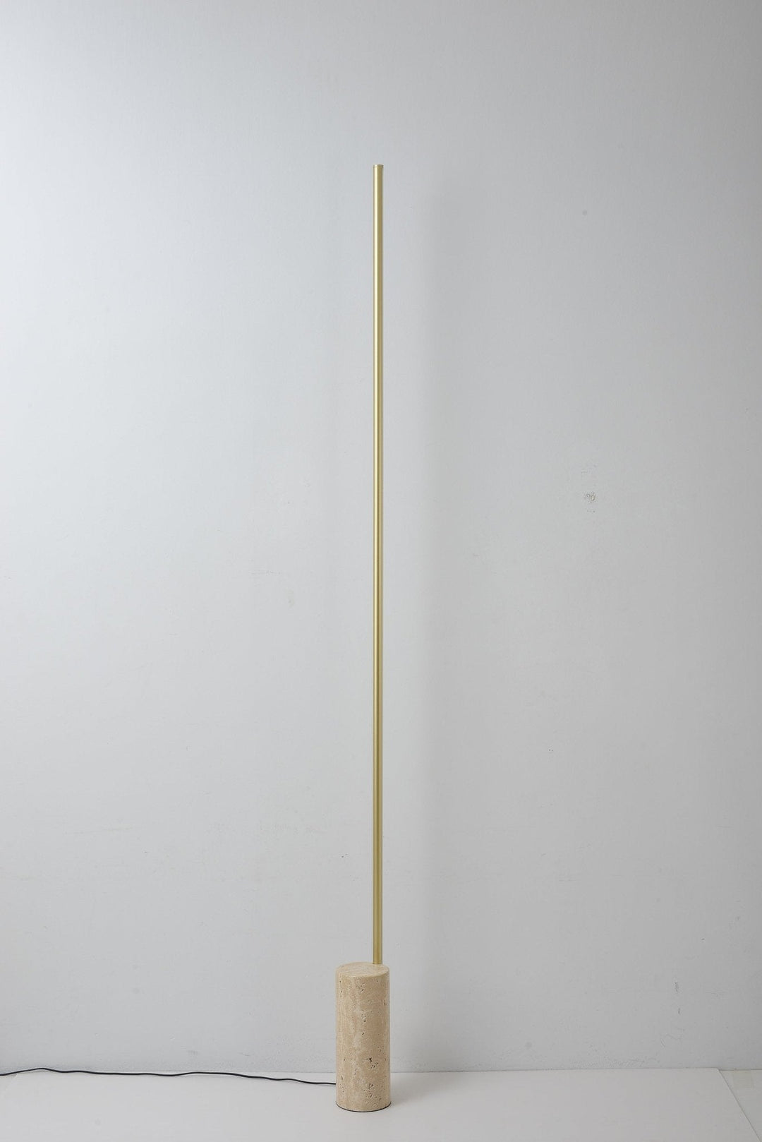 Lampa podłogowa w geometrycznym stylu