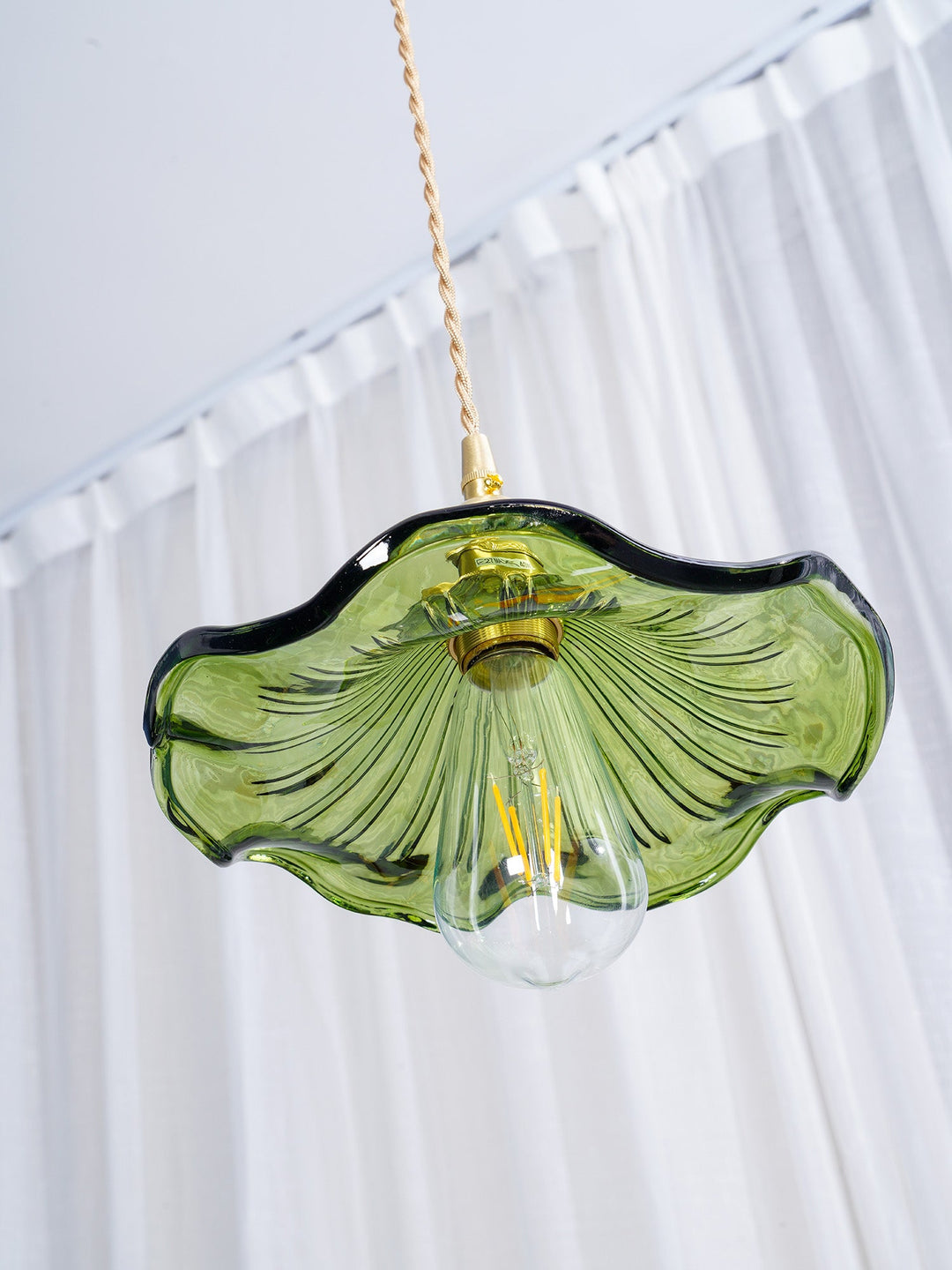 Szklana Lampa Wisząca w Kształcie Kwiatu Hibiskusa
