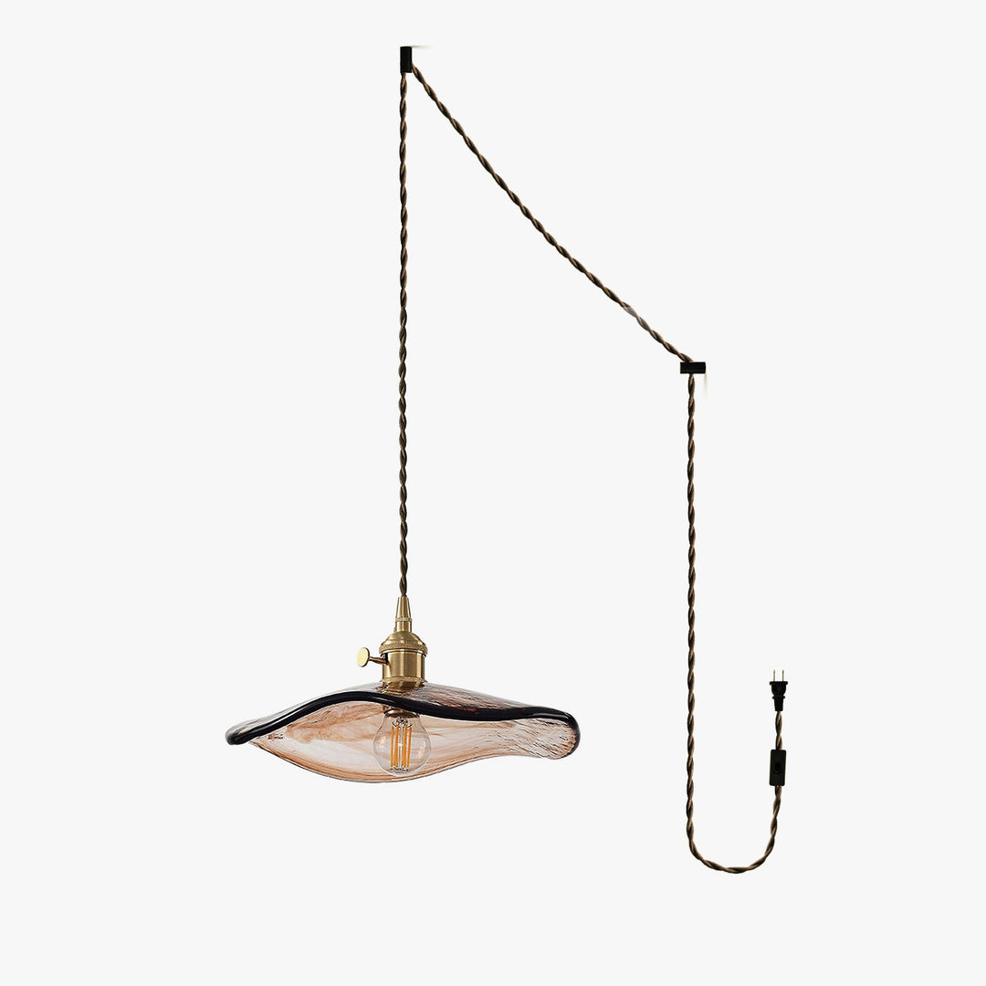 Lampa wisząca ze szklanymi płatkami kwiatu