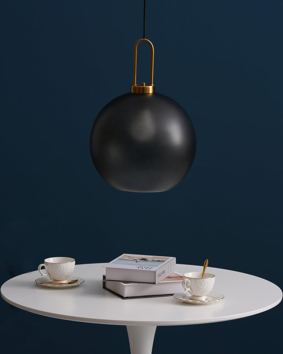 Lampa wisząca Pendulum z szklanym kloszem