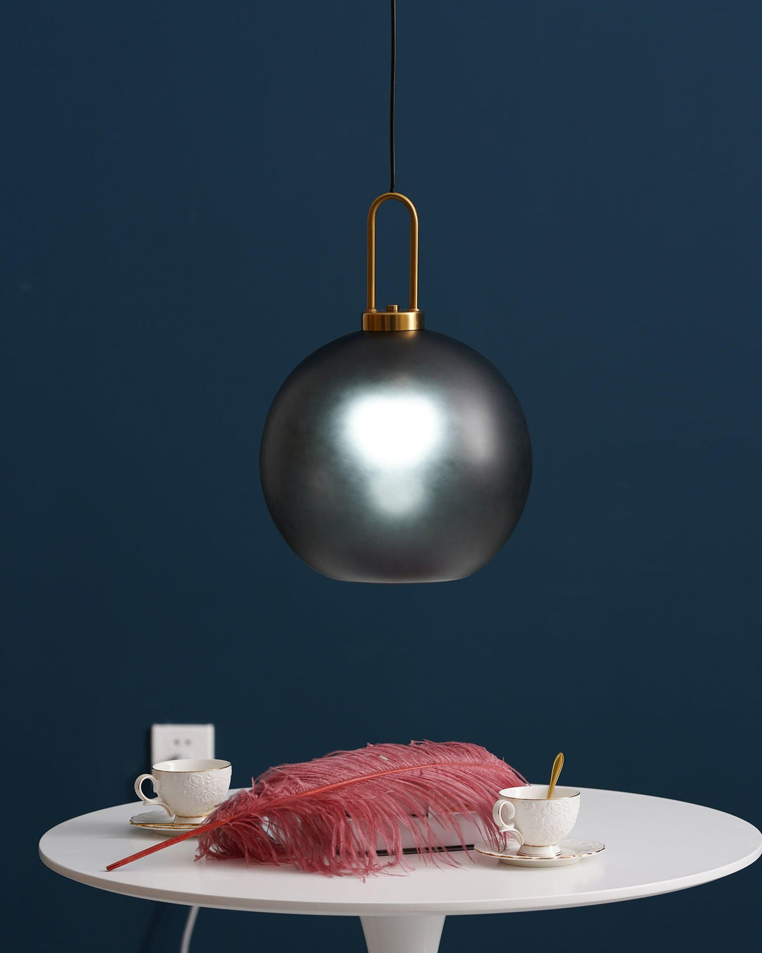 Lampa wisząca Pendulum z szklanym kloszem