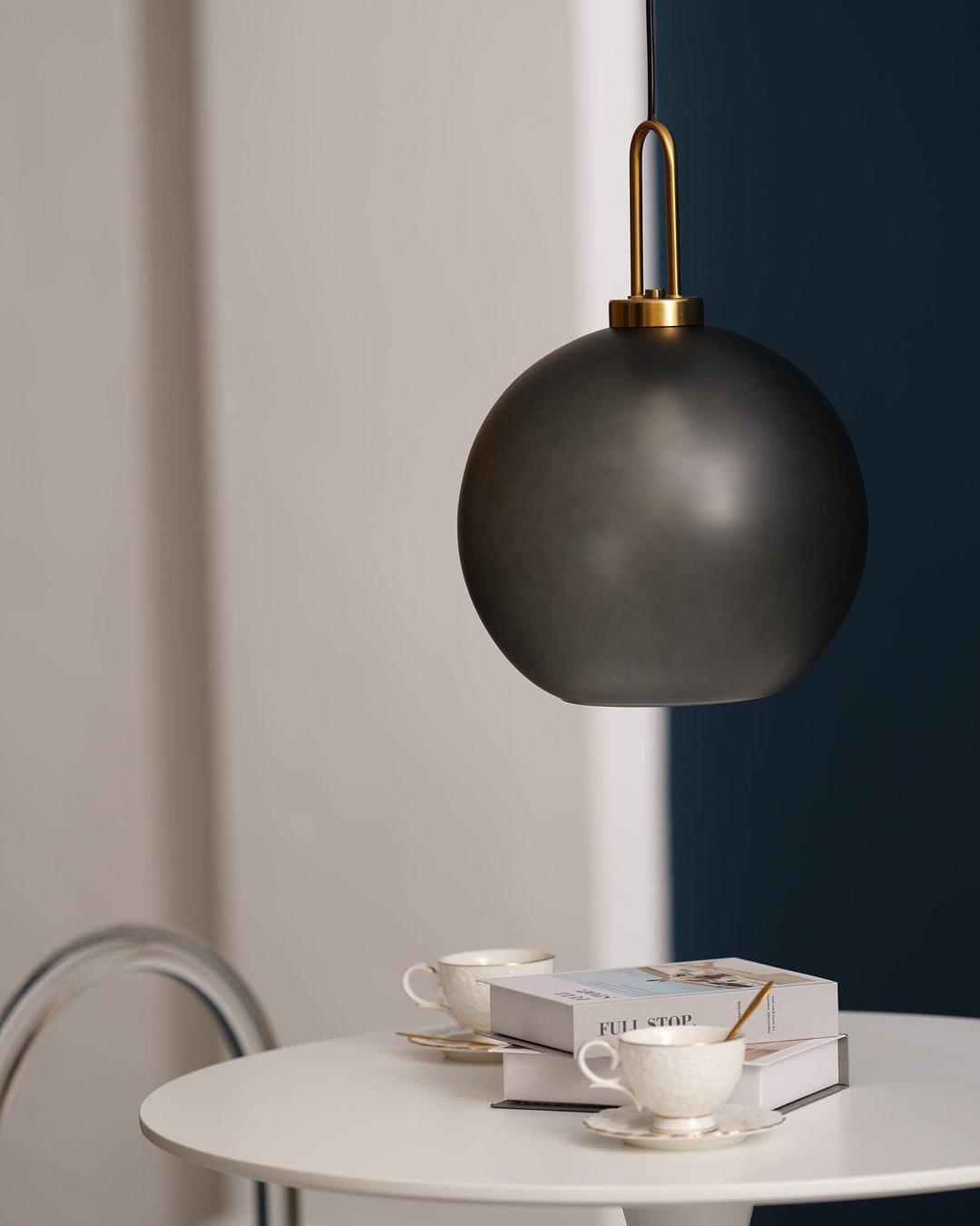 Lampa wisząca Pendulum z szklanym kloszem
