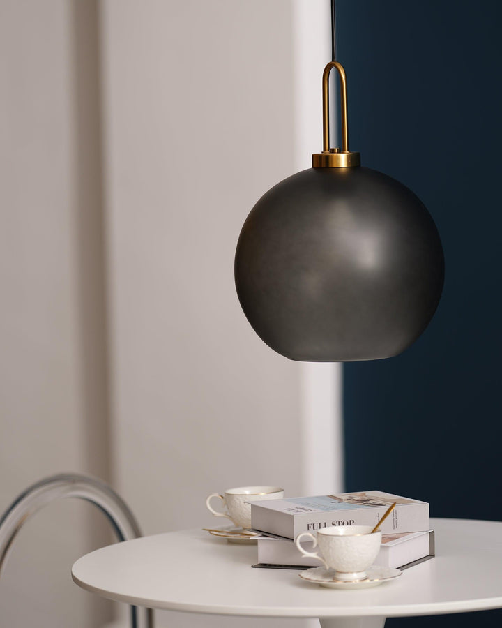 Lampa wisząca Pendulum z szklanym kloszem
