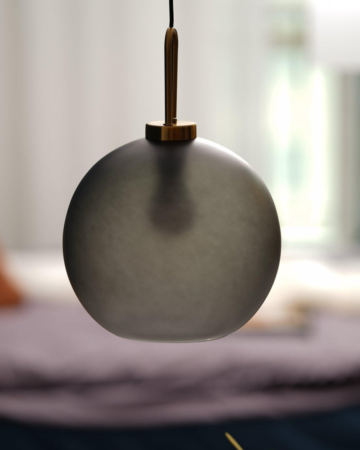 Lampa wisząca Pendulum z szklanym kloszem