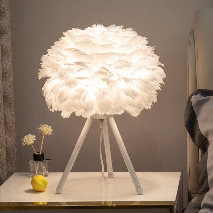 Lampa stołowa z piór gęsich